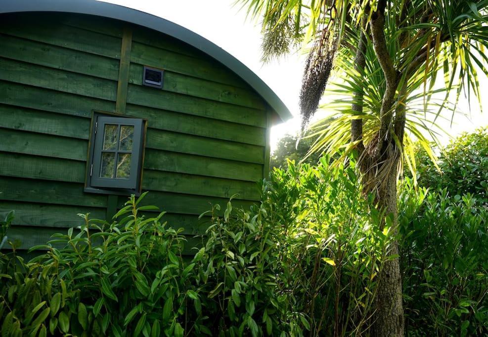 Romantic Retreat - Luxury Shepherds Hut + Hot Tub! Camborne Exterior photo